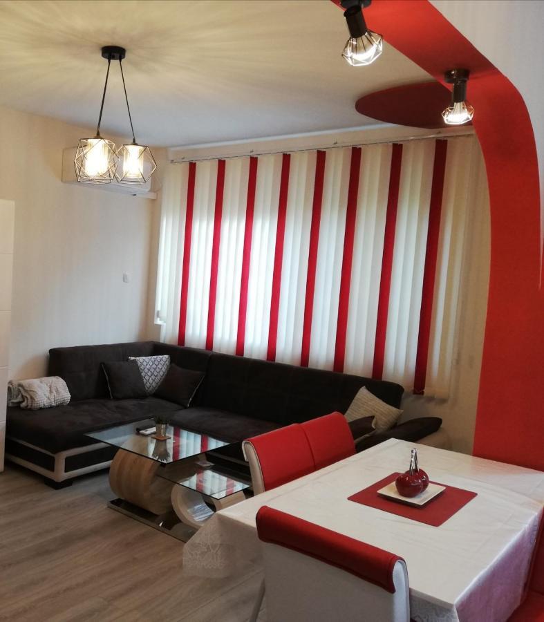 Apartment Ani เวลีคอเทอร์โนโว ภายนอก รูปภาพ